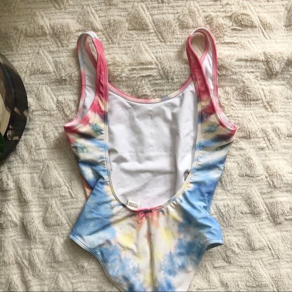 Abercrombie & Fitch Tie Dye Low Back One Piece Swimsuit - Picture 4 of 6